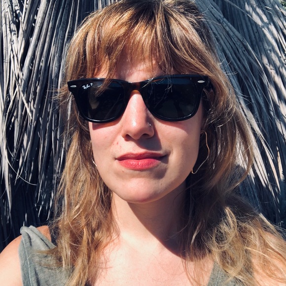 Meet your Posher, Emily - Picture 2 of 3